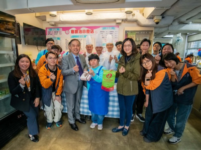 新葡京廚師團隊為心明治小食店學員作專業示範