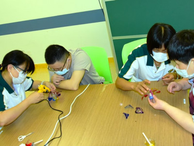 澳娛綜合義工與特奧學員合作製作環保小手工 促傷健共融 發揚企業關愛精神