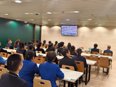 澳娛綜合組織團隊成員觀看「紀念中國人民抗日戰爭暨世界反法西斯戰爭勝利80周年大會」直播