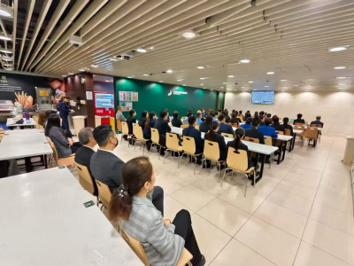 澳娛綜合組織團隊成員觀看「紀念中國人民抗日戰爭暨世界反法西斯戰爭勝利80周年大會」直播