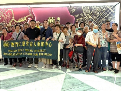 澳娛綜合邀請仁慈堂盲人重建中心成員參觀《葡京：澳門故事》展覽
